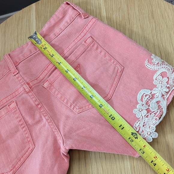 NWT GUESS Womens (Size 26) Peach Jean Shorts With Off-White Lace/Crochet Trim - Picture 5 of 16